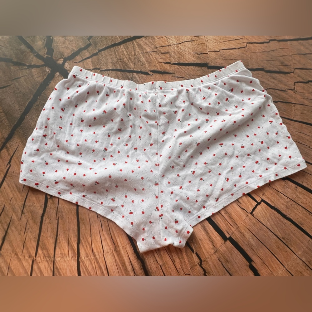 Pink‎ Victoria's Secret White and Red Cherry Print Women's M Sleep Shorts